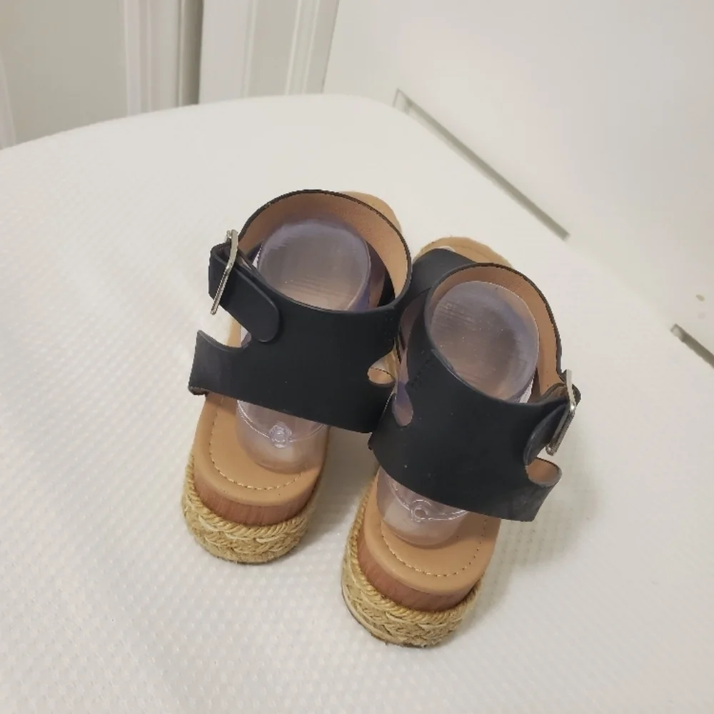 CUSHIONAIRE Black Espadrille Sandals Size 9, Preppy, Classic